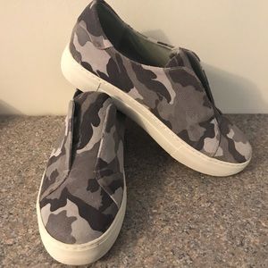 J/Slides grey camo leather sneakers